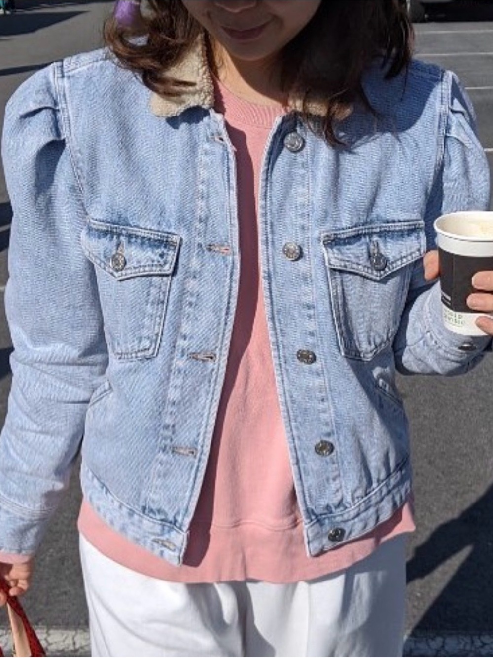 Isabel Marant Étoile-Nolinea denim jacket shearling collar and puffed shoulders.